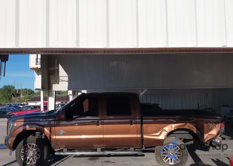 2011 Ford F-250 Lariat из США, поврежденный, VIN 1FT7W2BT7BEA54935